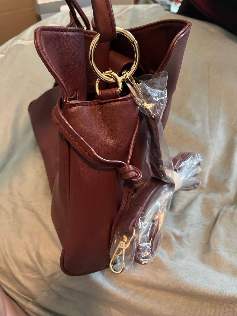 Badgley Mischka burgundy vegan leather drawstring satchel/shoulders bag - Picture 4 of 9